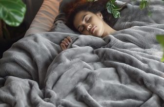 Bedsure Fleece Bed Blankets Queen Size Grey – Soft Lightweight Plush Fuzzy Cozy Luxury Blanket Microfiber, 90×90 inches